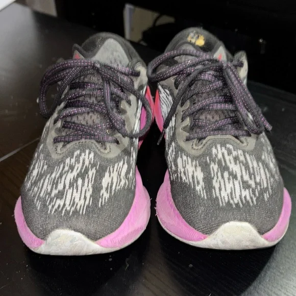 Asics Novablast Sneakers 6.5 - Picture 2 of 6